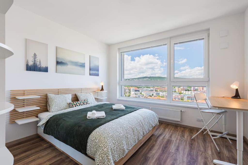 Apartment Panoramic View Close To Hockey Stadium *