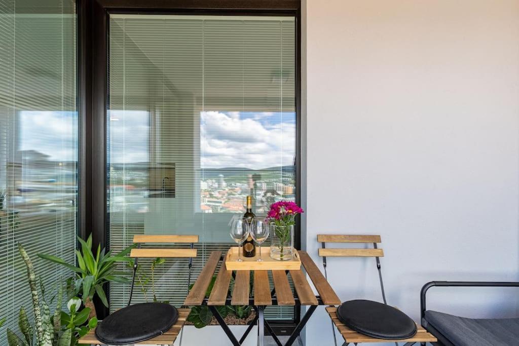 Apartment Panoramic View Close To Hockey Stadium *